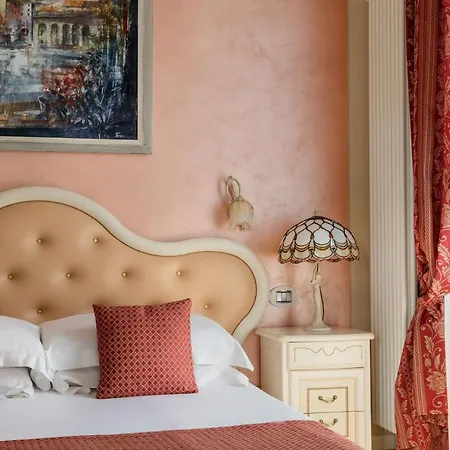 Mayer & Splendid - Wellness E Szálloda 4*