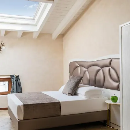Mayer & Splendid - Wellness E Szálloda 4*