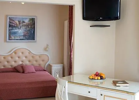 Mayer & Splendid - Wellness E Szálloda 4*