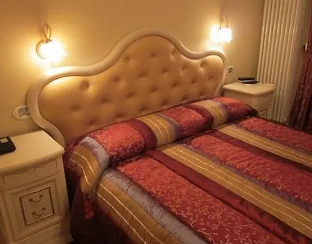 Mayer & Splendid - Wellness E Szálloda 4*