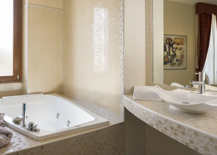 Mayer & Splendid - Wellness E Hotel 4*