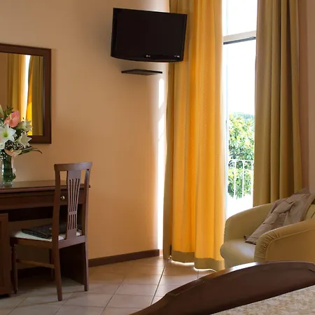 Mayer & Splendid - Wellness E Otel 4*